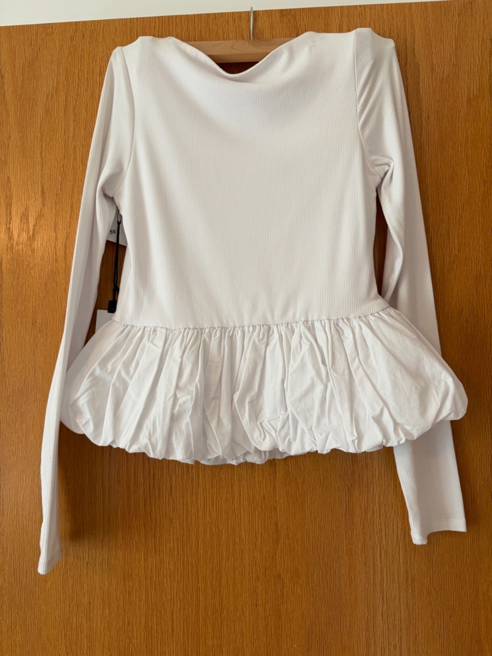 #554 Astr NWT Beautiful White Ruffle-Hem Long Sleeve Scoop Top - Picture 6 of 7